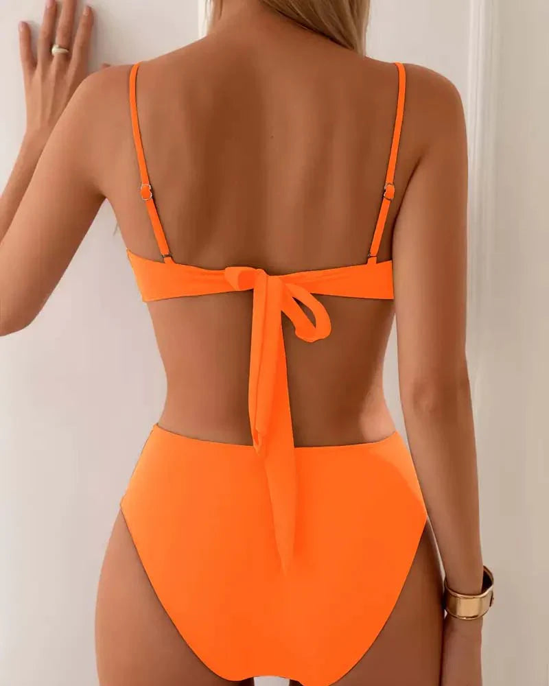 CHLOÉ | EL BIKINI DE LUJO CON DETALLES DORADOS