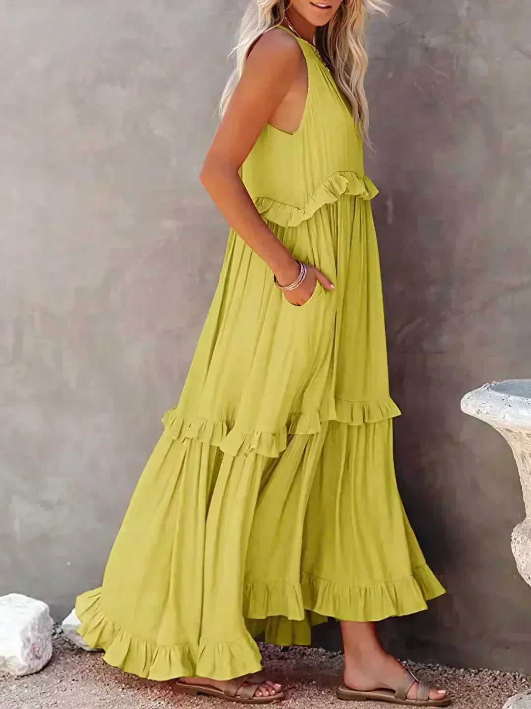 Sara Labins - Vestido Maxi con Volantes y Cuello Halter