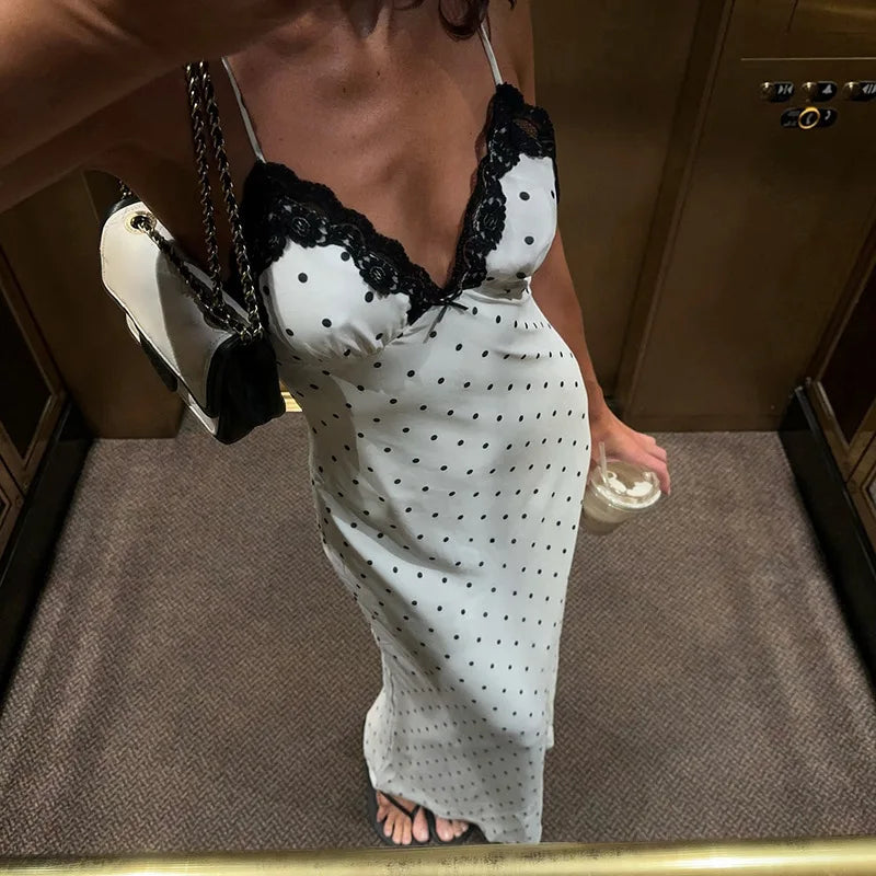 Vestido largo de mujer con cuello en V y encaje