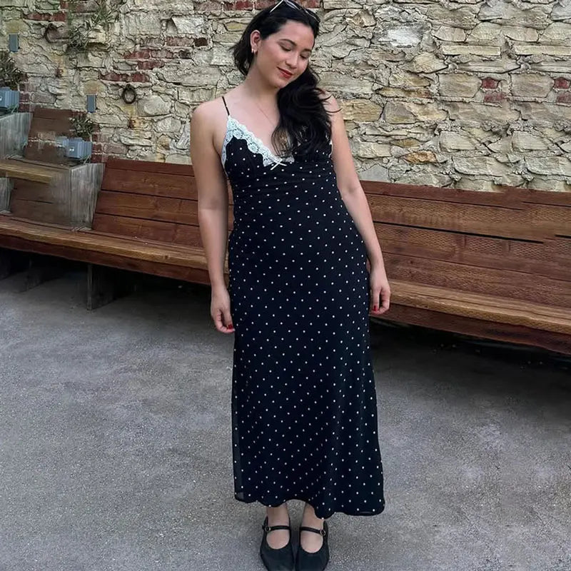 Vestido largo de mujer con cuello en V y encaje