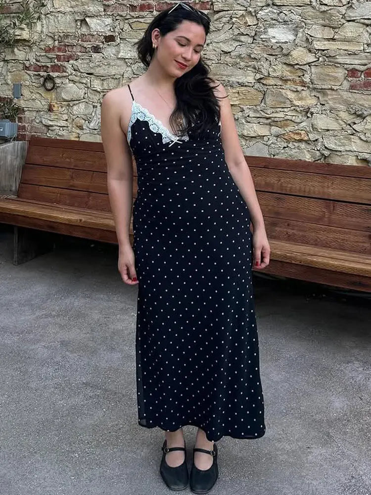 Vestido largo de mujer con cuello en V y encaje