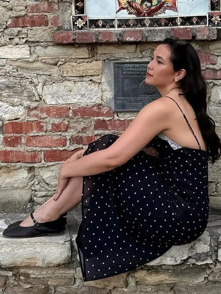 Vestido largo de mujer con cuello en V y encaje