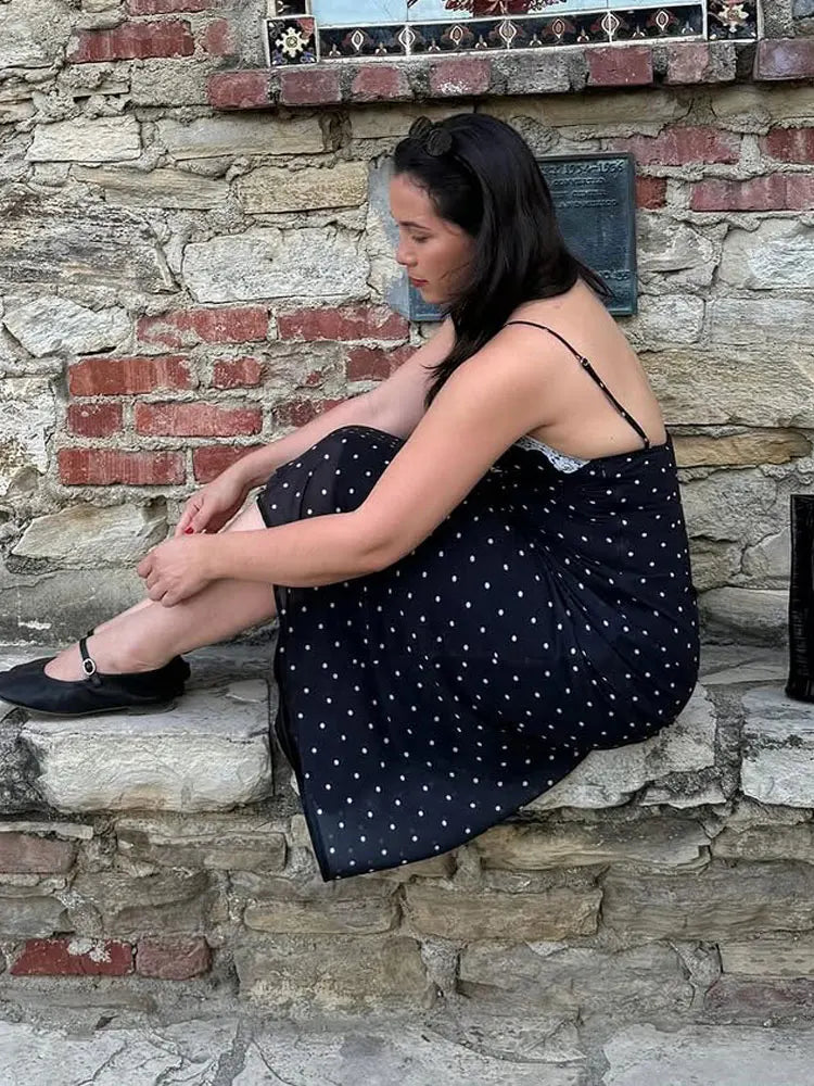 Vestido largo de mujer con cuello en V y encaje